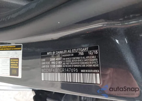 2016 Mercedes-Benz C 300 Sport z USA, uszkodzony, nr VIN WDDWF4JB1GR147696